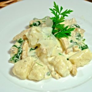 PIEPT PUI CU SOS GORGONZOLA SI ANANAS 200/200/20GR